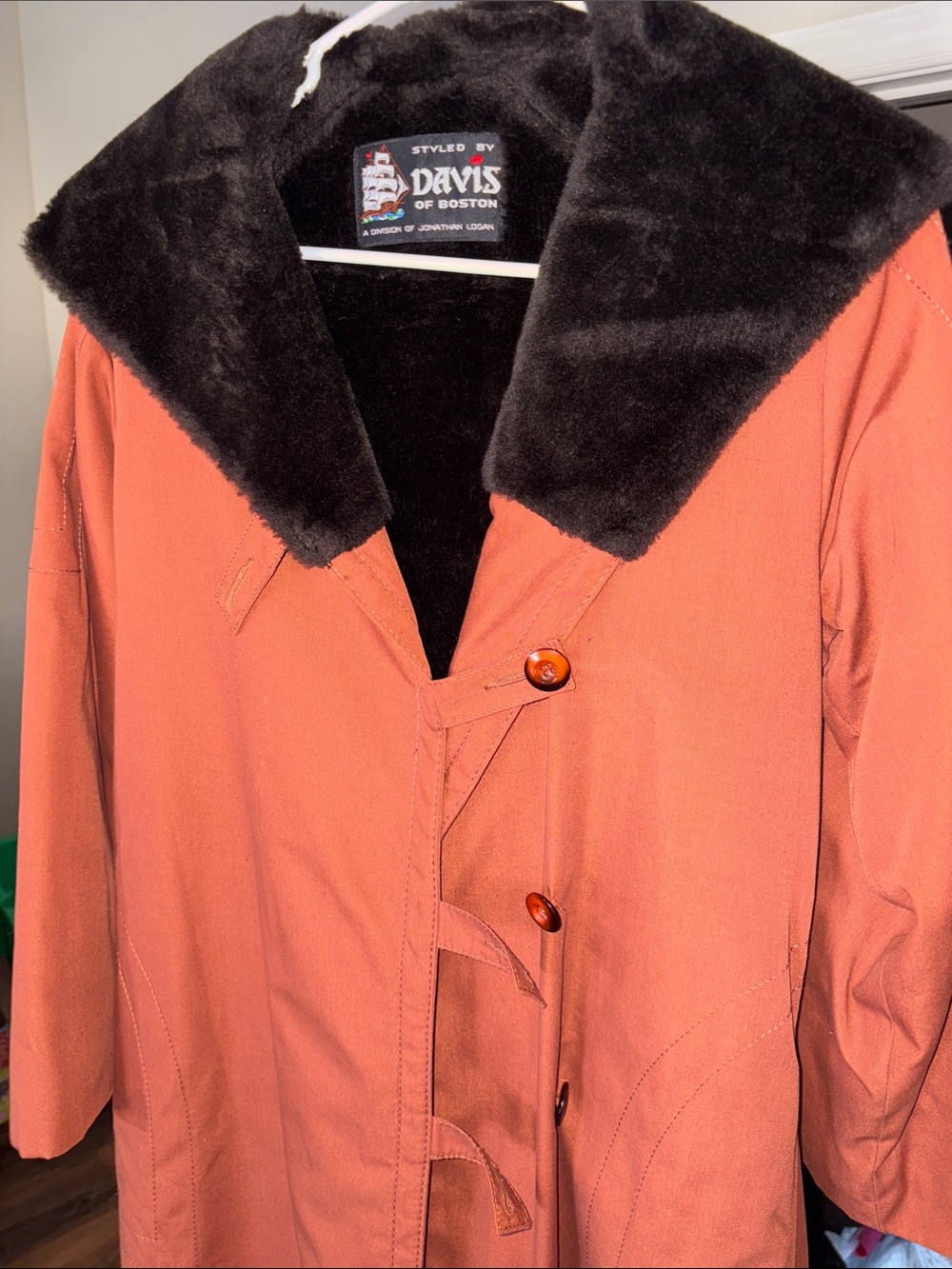 VINTAGE Styled by Davis of Boston Women's Rust Red Coat with fur lining